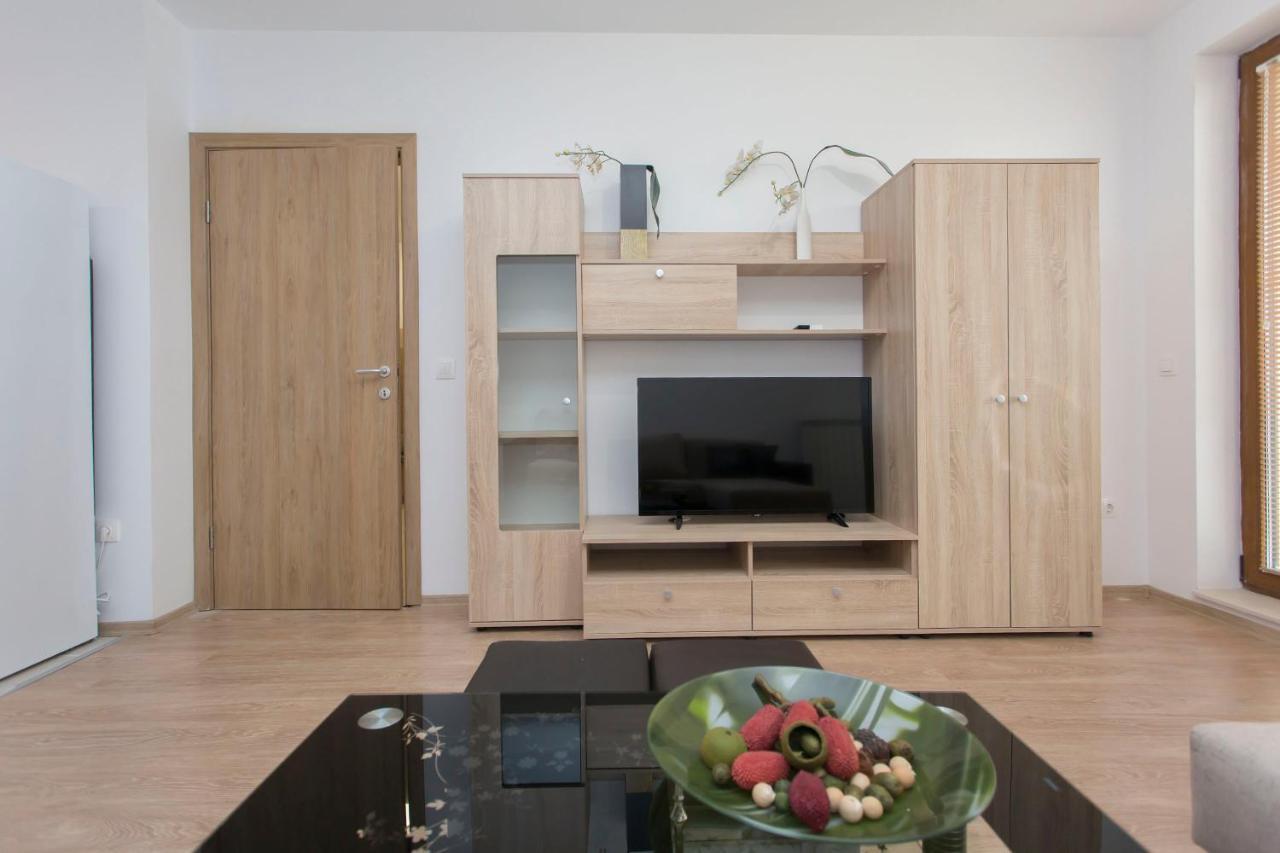 Hotel de apartamente Modern And Bright Near Center - Free Parking *