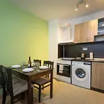 Modern And Bright Apartments Near Center - Free Parking
