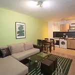 Modern And Bright Apartments Near Center - Free Parking