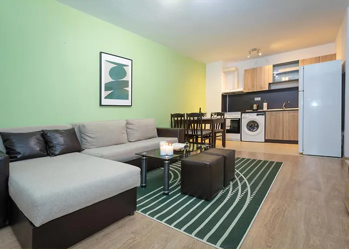Modern And Bright Apartments Near Center - Free Parking
