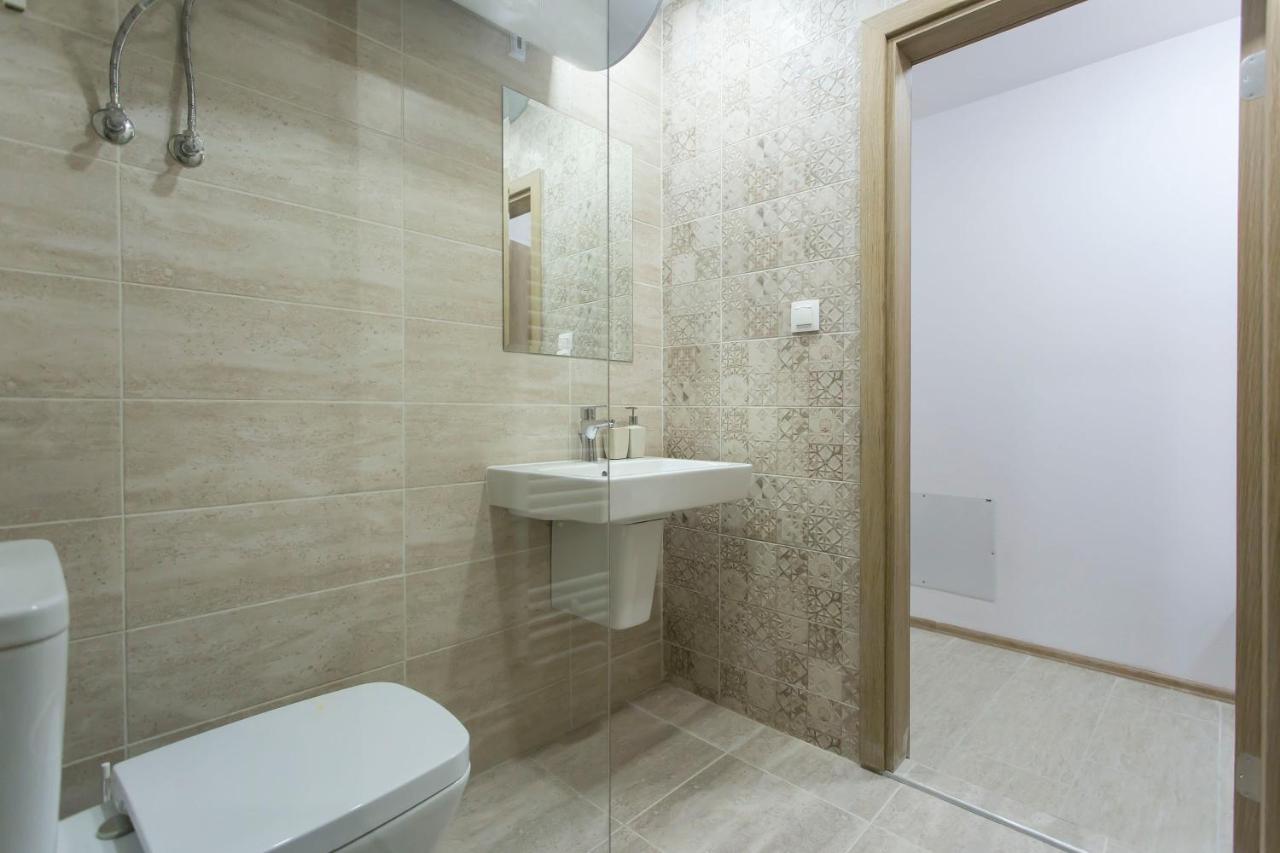 Hotel de apartamente Modern And Bright Near Center - Free Parking *
