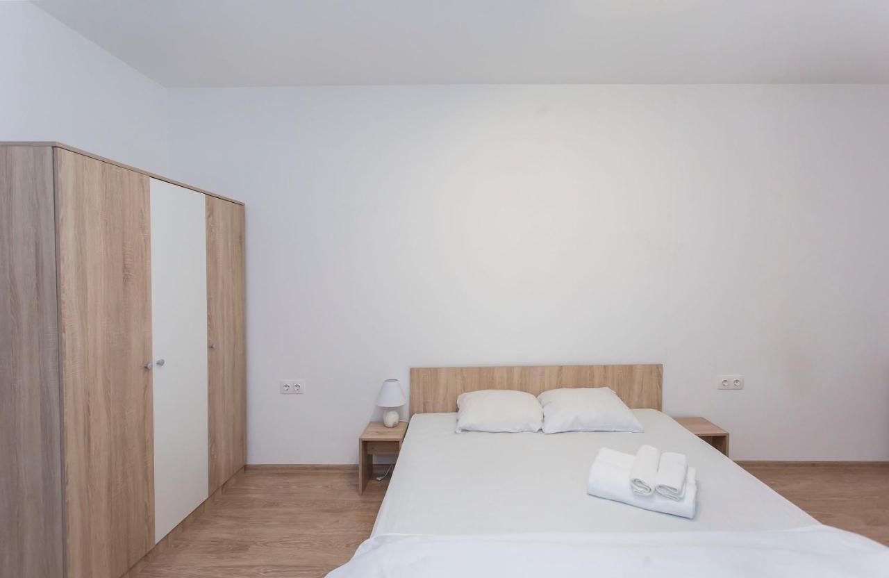 Aparthotel Modern And Bright Near Center - Free Parking *