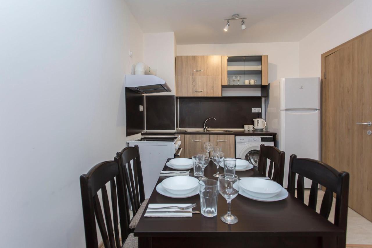 Hotel de apartamente Modern And Bright Near Center - Free Parking *
