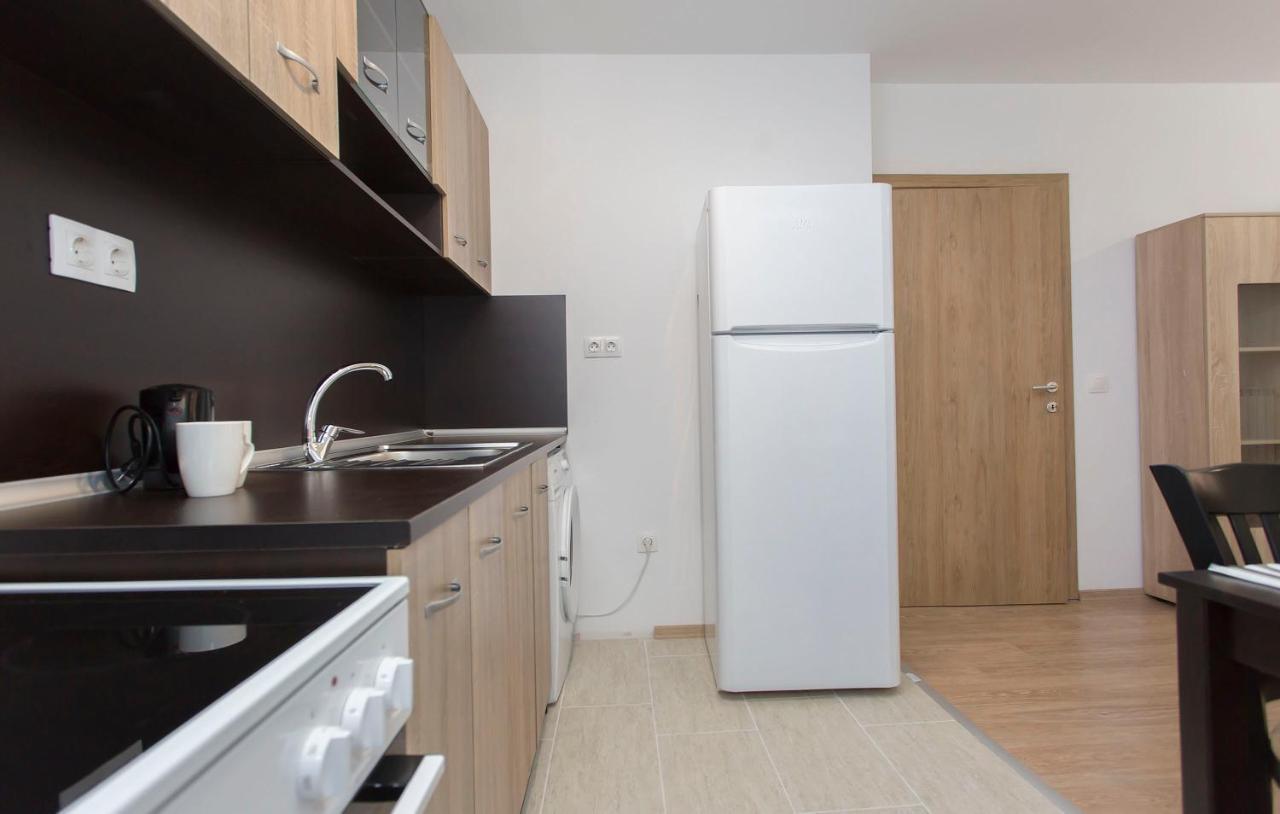 Modern And Bright Near Center - Free Parking Aparthotel