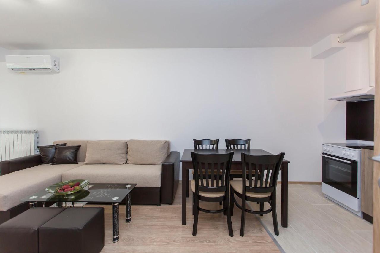 Modern And Bright Near Center - Free Parking Aparthotel