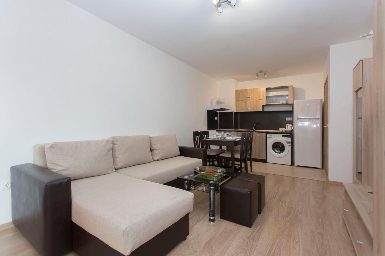 Hotel de apartamente Modern And Bright Near Center - Free Parking *