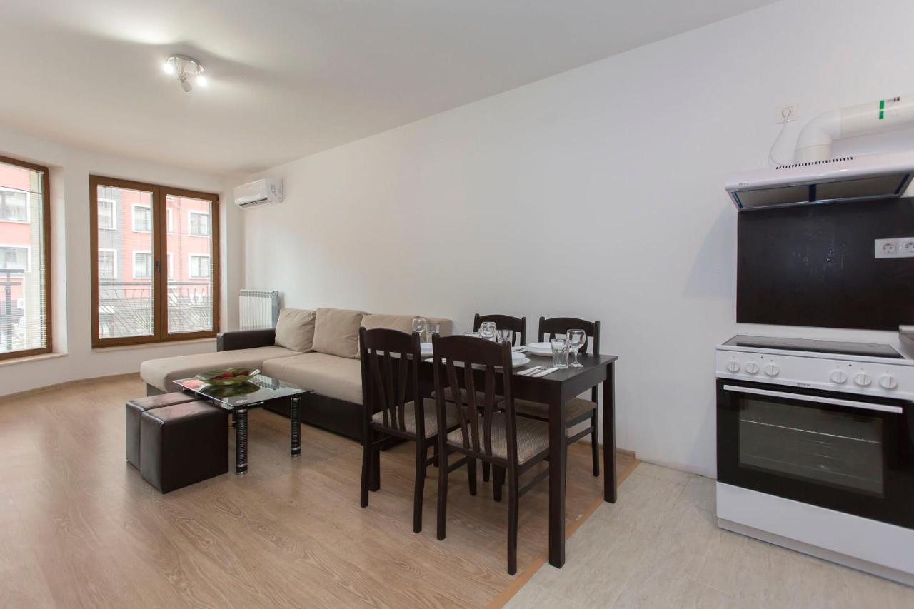 Hotel de apartamente Modern And Bright Near Center - Free Parking *
