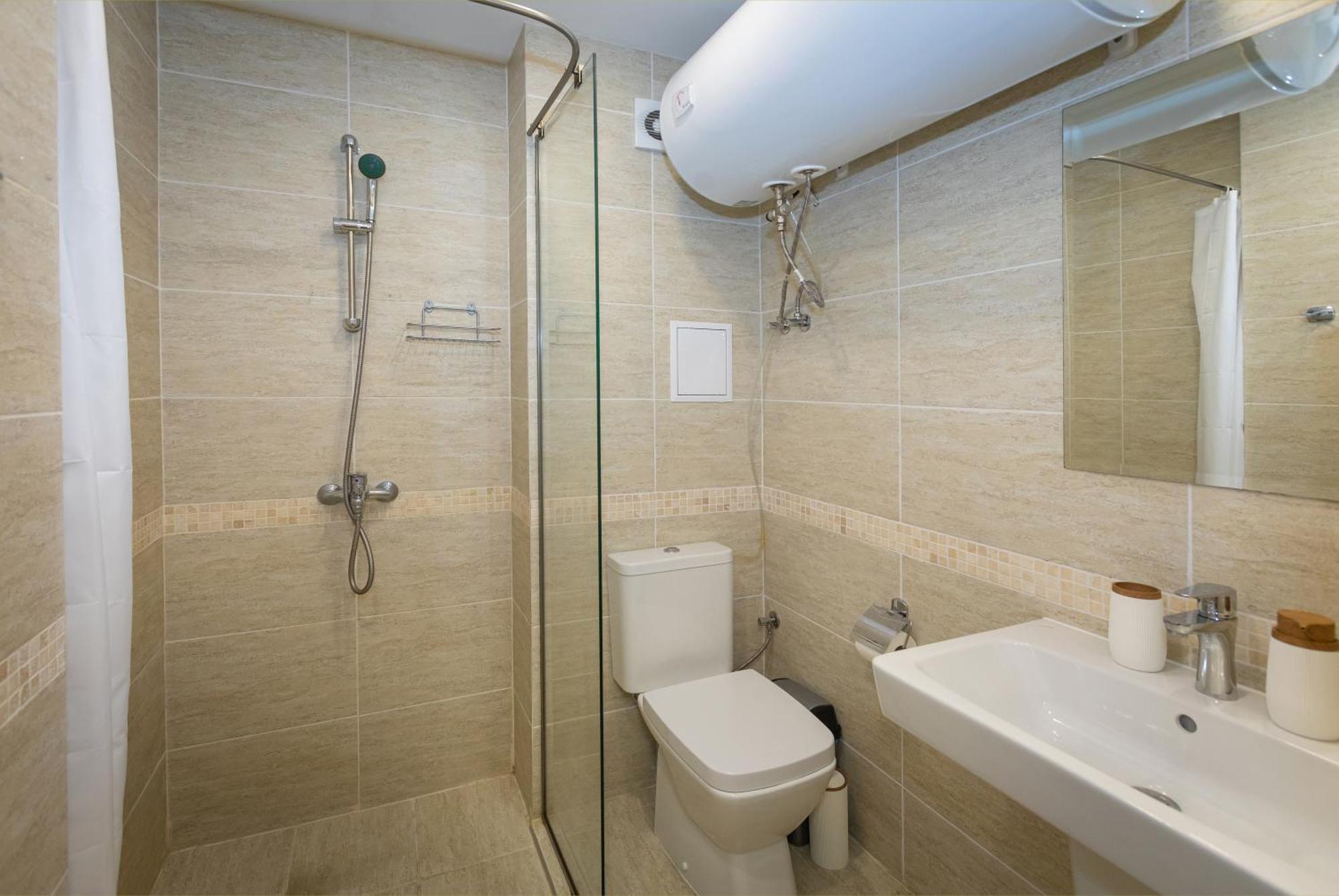 Hotel de apartamente Modern And Bright Near Center - Free Parking *