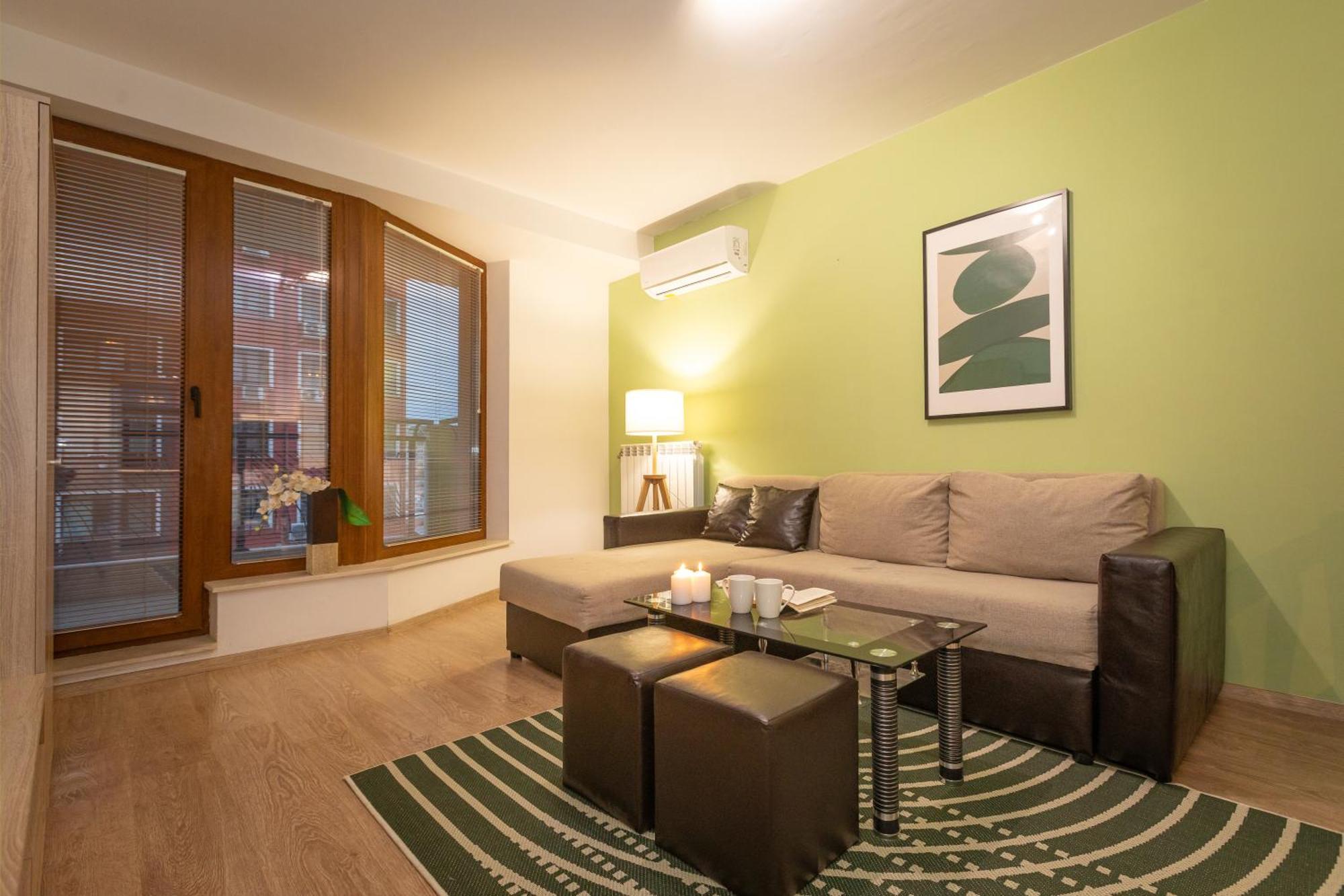 Hotel de apartamente Modern And Bright Near Center - Free Parking *